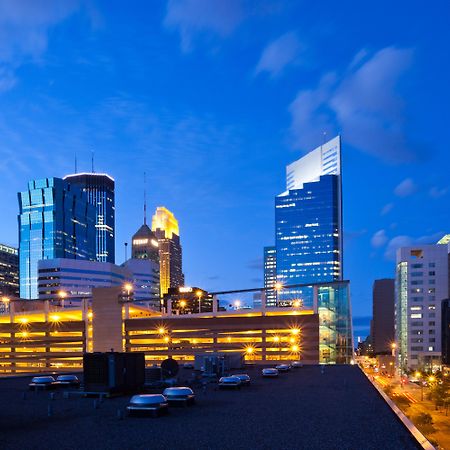 Holiday Inn Express Hotel & Suites Minneapolis-Downtown Convention Center By Ihg Exterior foto