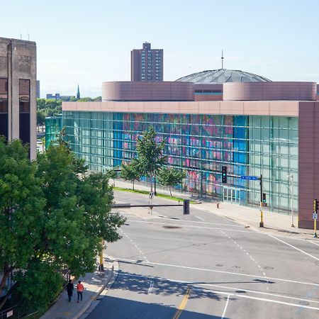 Holiday Inn Express Hotel & Suites Minneapolis-Downtown Convention Center By Ihg Exterior foto